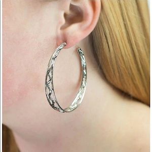 ❤️‍🔥5/$25❤️‍🔥 Chasing Daylight Silver Earrings